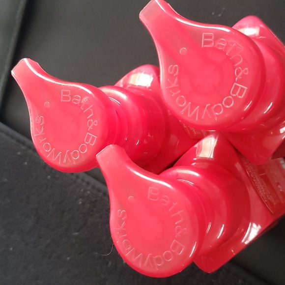 Bath & Body Works - WINTER CANDY APPLE - Foaming Hand Soap - Picture 6 of 6